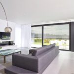 HÅLLBART Systemen från Wilms är utvecklade för att hålla i många år, även i utsatta miljöer. Tack vare den lufttäta och isoleringsvänliga konstruktionen påverkar installationen inte husets energiprestanda, utan tvärtom förbättrar den.